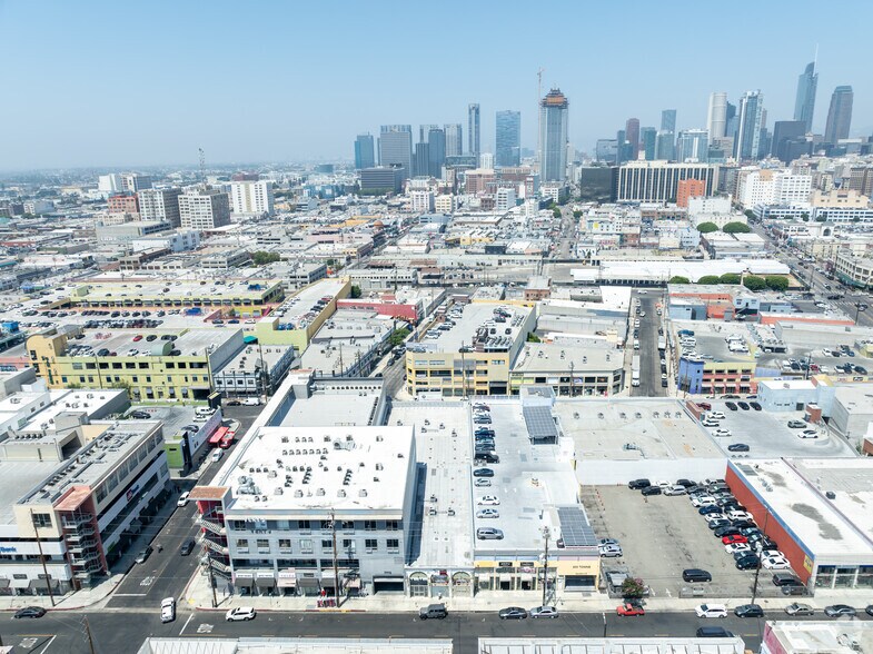 More Photos Of 948 Crocker St, Los Angeles Storefront Retail Office For Lease