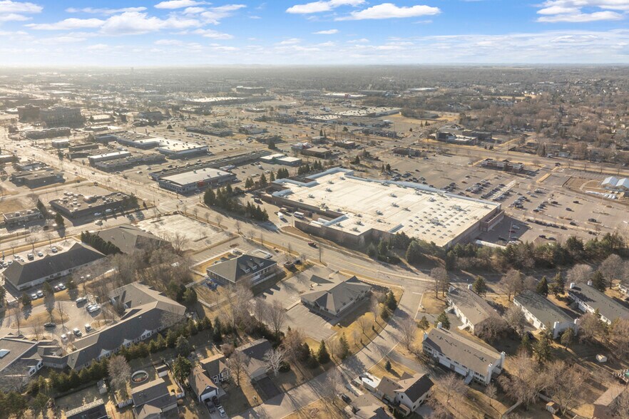 More Photos Of 7789 147th St W, Apple Valley Medical For Sale