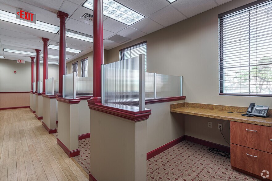 More Photos Of 850 NW Federal Hwy, Stuart Office For Lease
