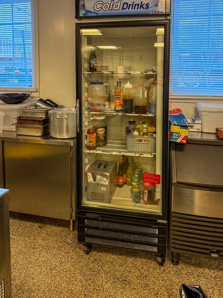 More Photos Of 150 Chelsea Harbor Dr, Norwich Restaurant For Lease