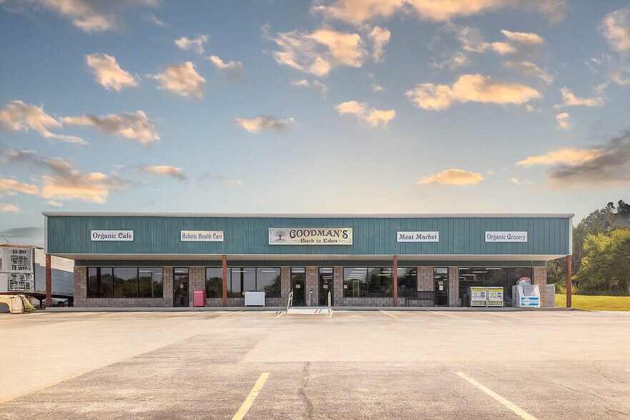More Photos Of 746 US-63 Hwy, Mammoth Spring General Retail For Sale