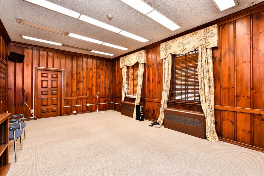 More Photos Of 429 N Main St, Greenville Office Residential For Sale