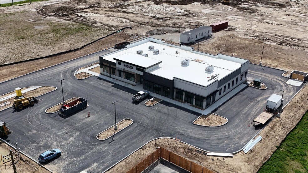More Photos Of 13675 Brooks School Rd, Noblesville General Retail For Lease