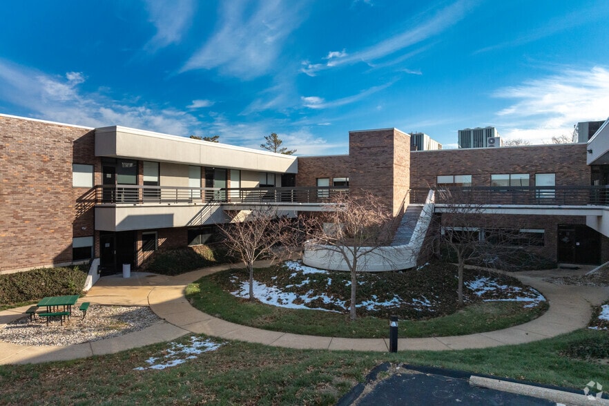 More Photos Of 1145 Corporate Lake Dr, Creve Coeur Office For Sale