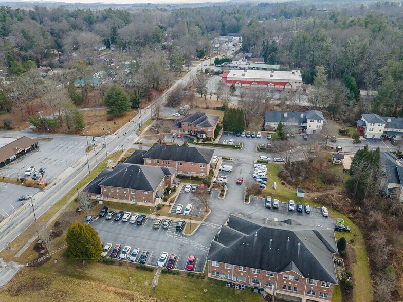 More Photos Of 110 Chadwick Square Ct, Hendersonville Medical For Sale