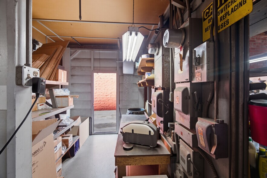 More Photos Of 11856 Mississippi Ave, Los Angeles Warehouse For Sale