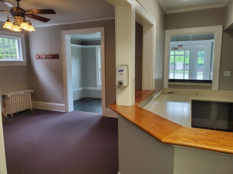 More Photos Of 1602 Grandin Rd SW, Roanoke Medical For Sale