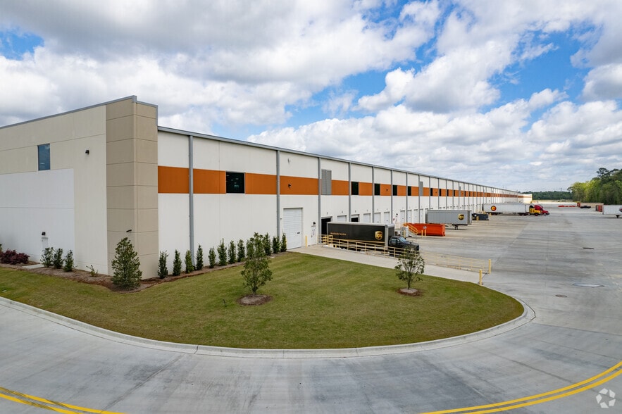 More Photos Of 137 Prosperity Dr, Garden City Distribution For Lease