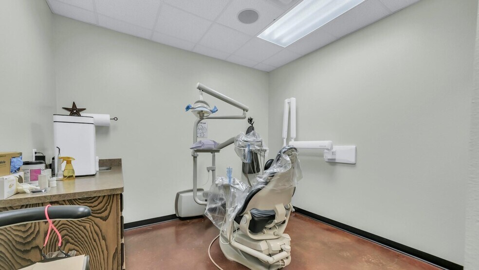 More Photos Of 126 S Ranch House Rd, Willow Park Medical For Sale