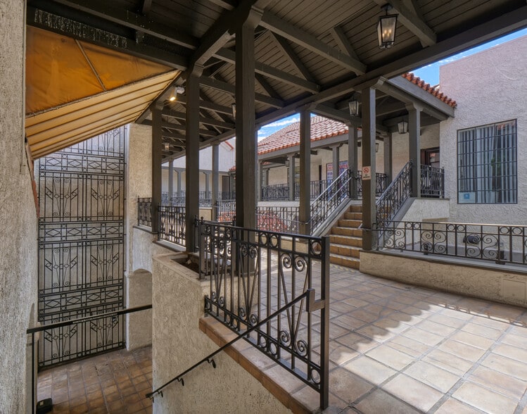 More Photos Of 19100 Ventura Blvd, Tarzana Storefront Retail Office For Lease