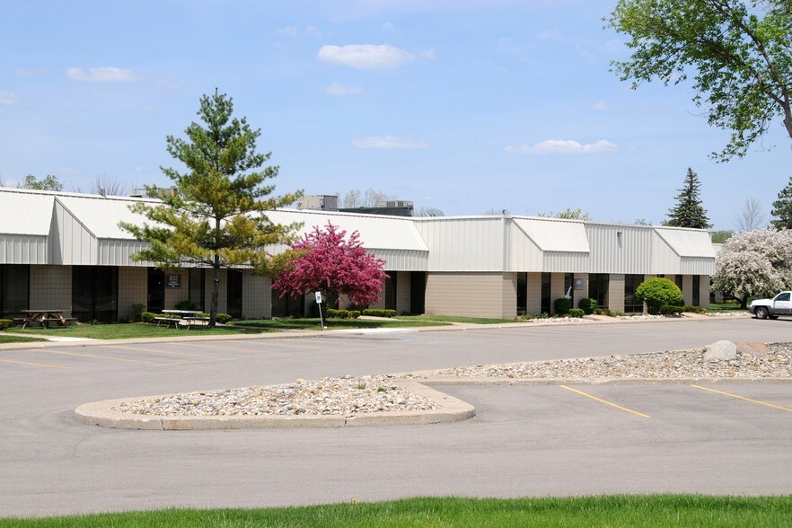 More Photos Of 802-864 Phoenix Dr, Ann Arbor Warehouse For Lease