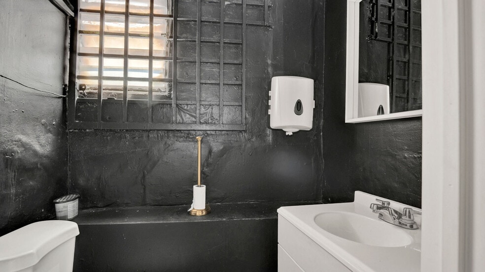 More Photos Of 6072 York Blvd, Los Angeles Storefront Retail Residential For Sale