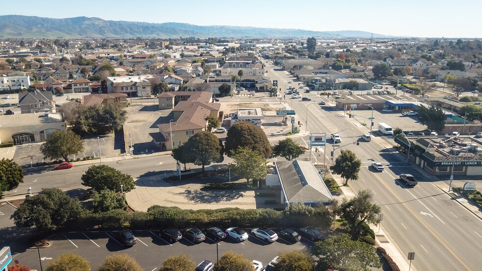 More Photos Of 27 John St, Salinas Bank For Sale