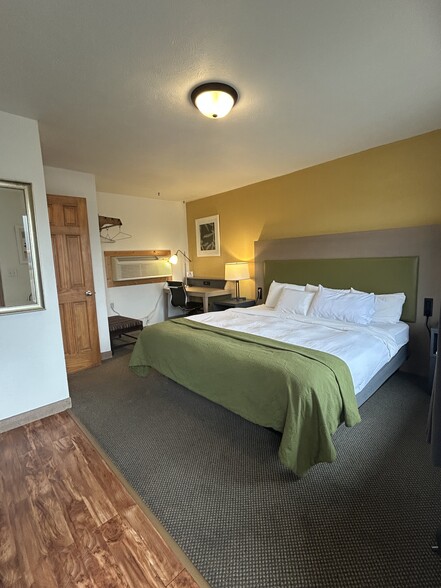 More Photos Of 332 E Onota St, Munising Hotel For Sale