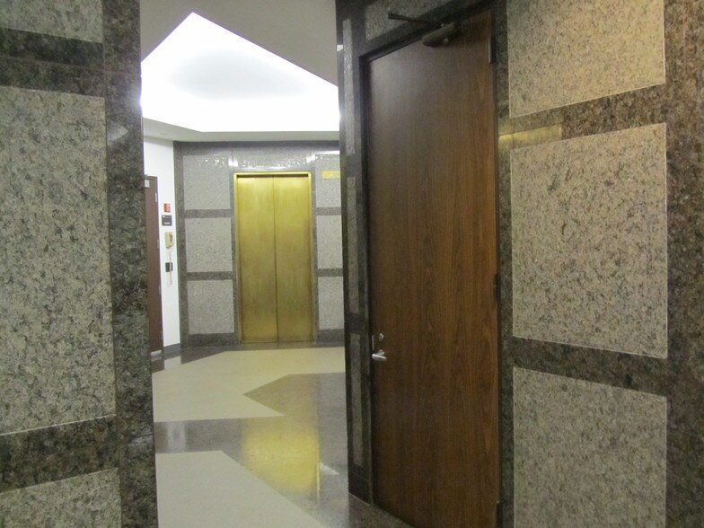 More Photos Of 539 N Carancahua St, Corpus Christi Office For Lease