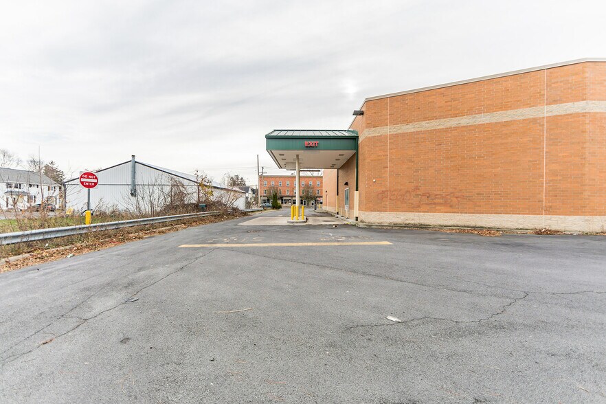 More Photos Of 301 Genesee St, Auburn Freestanding For Lease