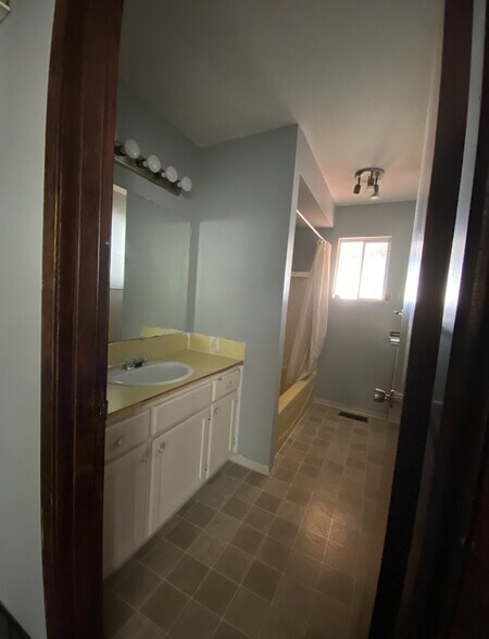 More Photos Of 15855 Vine Av, White Rock Land For Sale