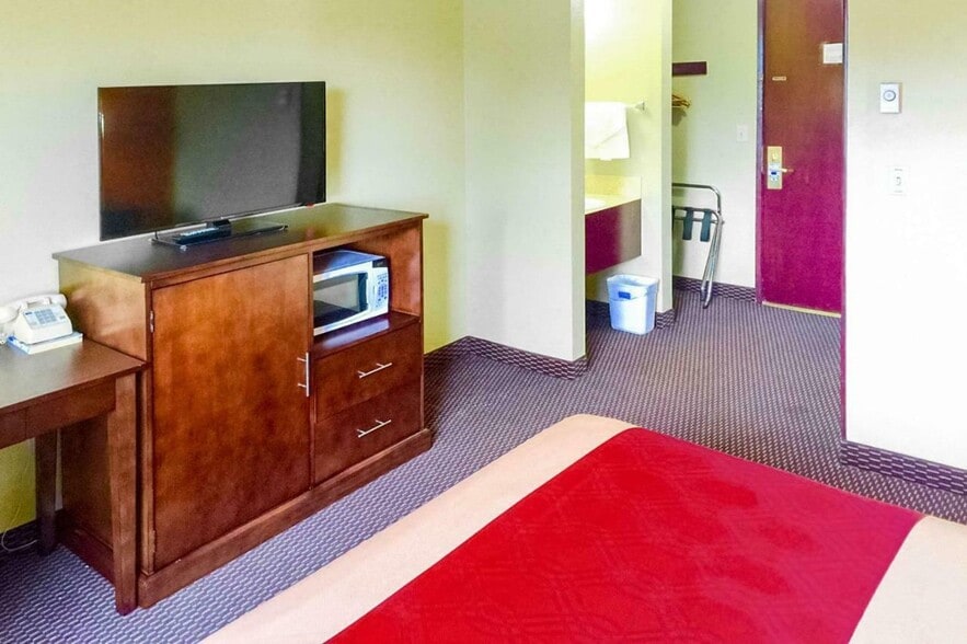 More Photos Of 345 NW 2nd St, Corvallis Hotel For Sale