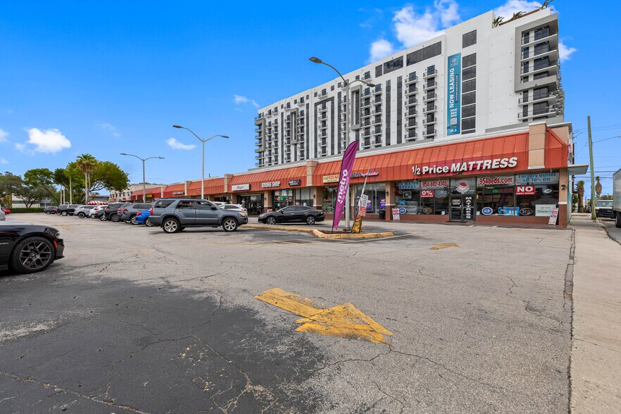 More Photos Of 100-128 S Federal Hwy, Dania Freestanding For Lease