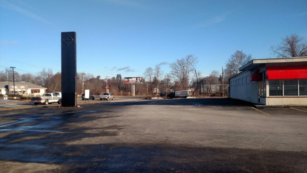 More Photos Of 35 SW Cutoff, Worcester Service For Lease