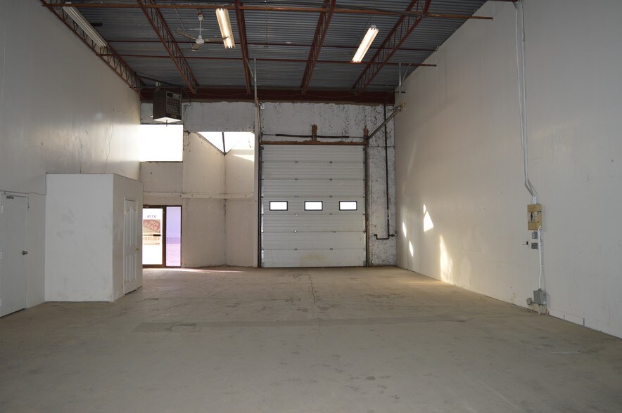 More Photos Of 9742 54 Av NW, Edmonton Showroom For Lease