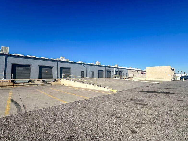 More Photos Of 5555 N 51st Ave, Glendale Warehouse For Lease