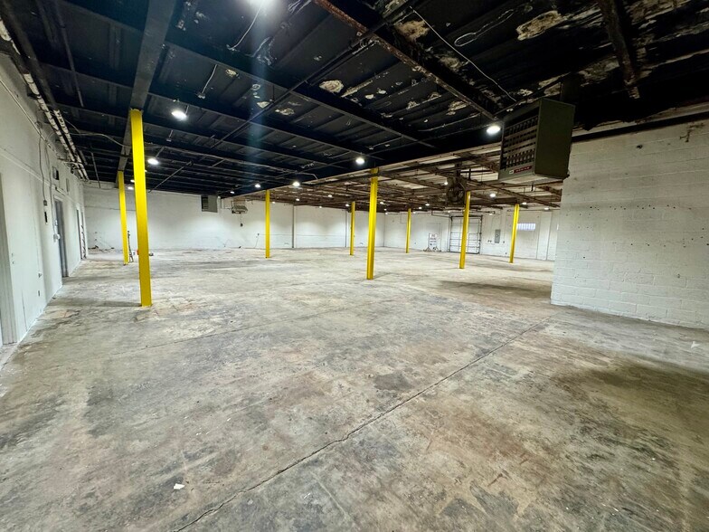 More Photos Of 1310 W Gate City Blvd, Greensboro Warehouse For Lease