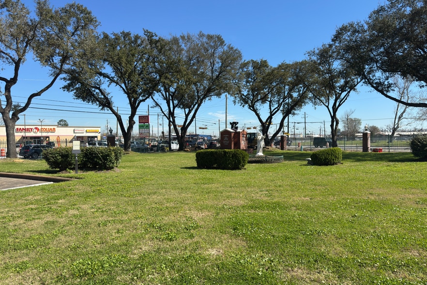 More Photos Of 9101 Airline Dr, Houston Religious Facility For Sale
