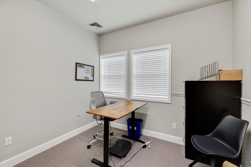 More Photos Of 113 N Elm St, Canby Restaurant For Sale