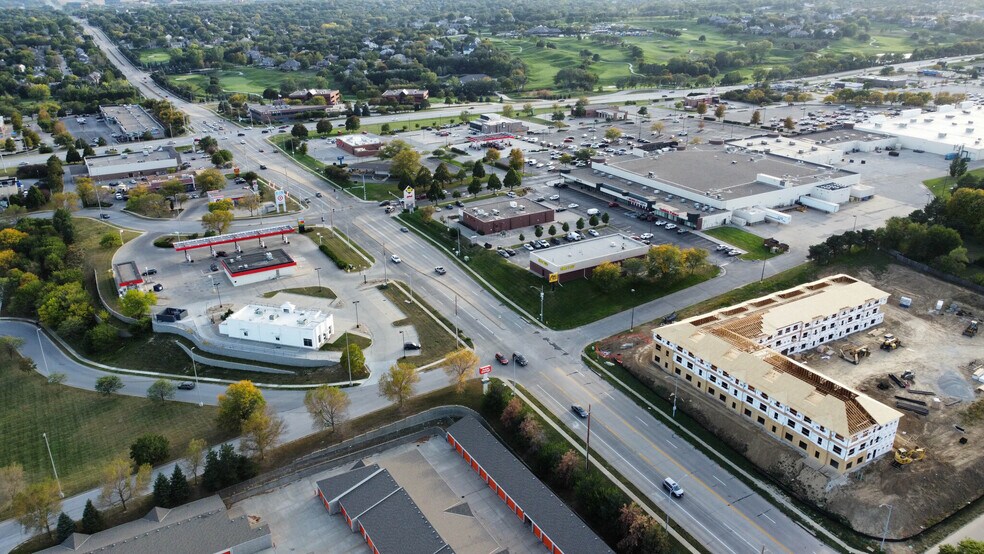 More Photos Of 3949 N 132nd St, Omaha Freestanding For Sale