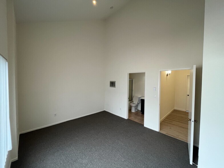 More Photos Of 1532 Granville Ave, Los Angeles Apartments For Sale