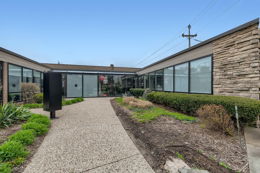 More Photos Of 1800 E Northwest Hwy, Arlington Heights Office For Lease