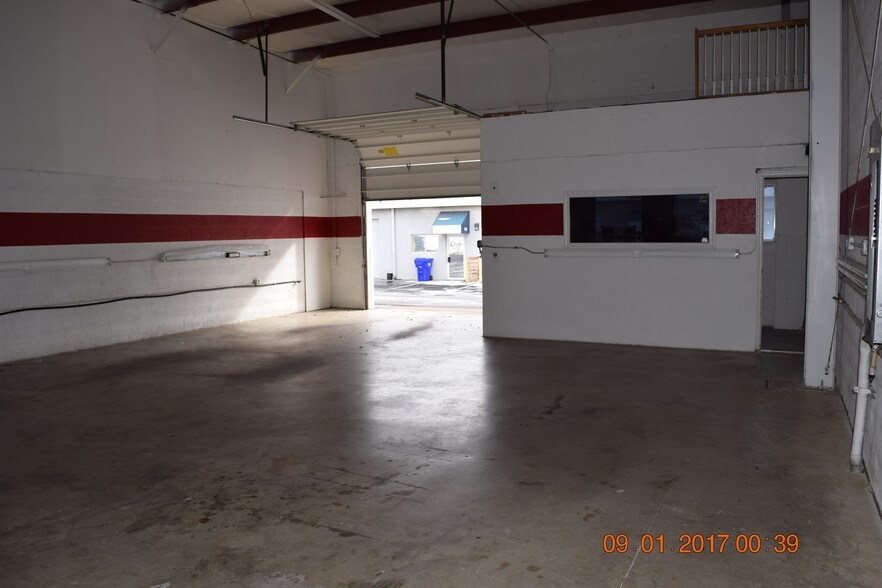 More Photos Of 39 McWhirt Loop, Fredericksburg Warehouse For Sale