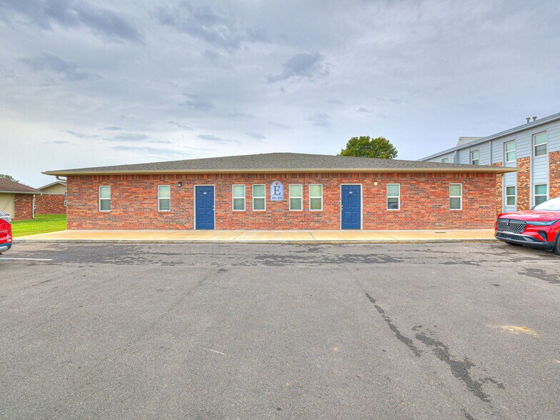 More Photos Of 1220 SE 9th St, Pryor Apartments For Sale