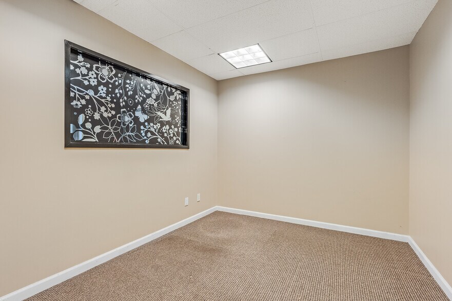 More Photos Of 3 Tice Rd, Franklin Lakes Distribution For Lease