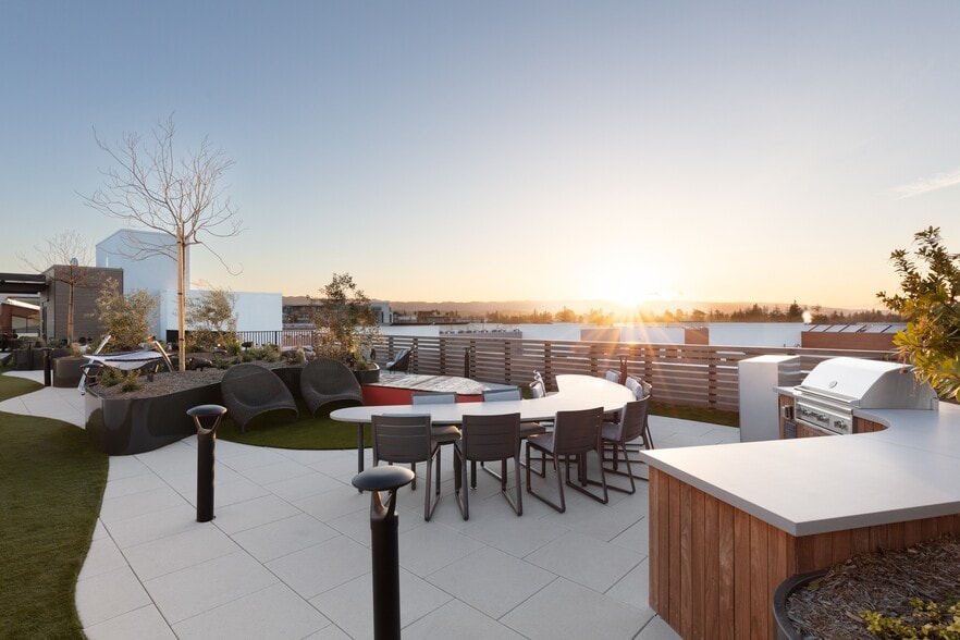 More Photos Of 2580-2590 California St, Mountain View Apartments For Lease