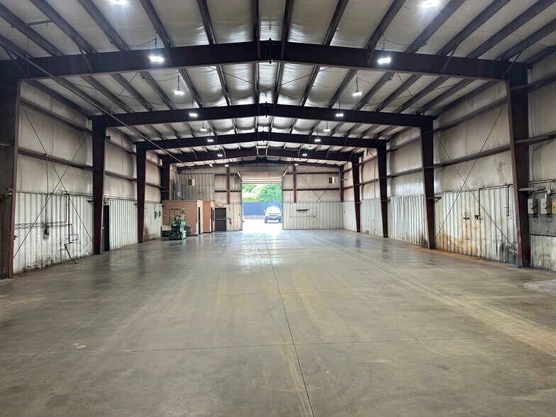 More Photos Of 335 Commerce Blvd, Liverpool Unknown For Lease