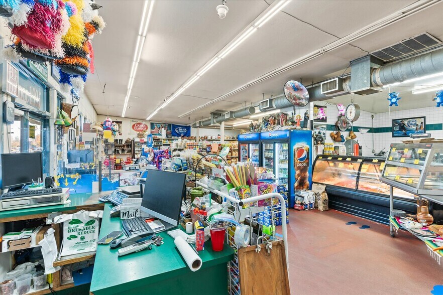 More Photos Of 10448 CA-99, Live Oak Supermarket For Sale