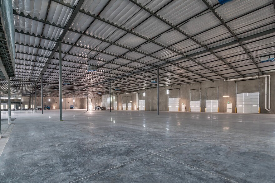 More Photos Of 2375 S Arizona Ave, Chandler Distribution For Lease