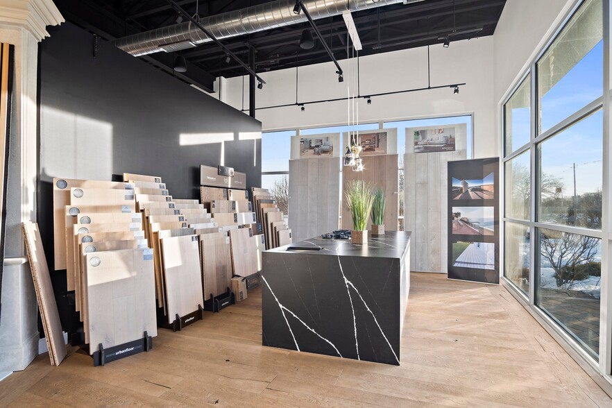 More Photos Of 47 Newbury St, Peabody Freestanding For Lease