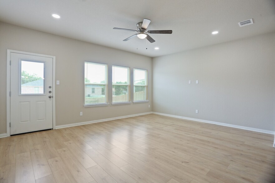 More Photos Of 7210 John Palmer Dr, San Antonio Apartments For Sale