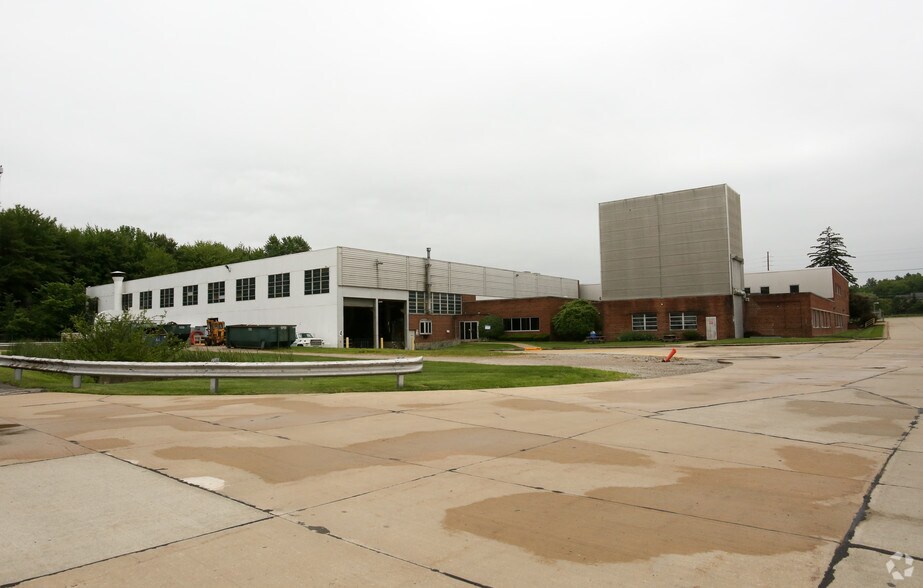 More Photos Of 16490 Chillicothe Rd, Chagrin Falls Office For Lease