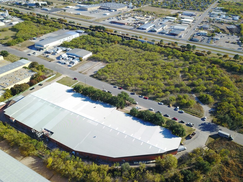 More Photos Of 5517 N 1st St, Abilene Distribution For Sale