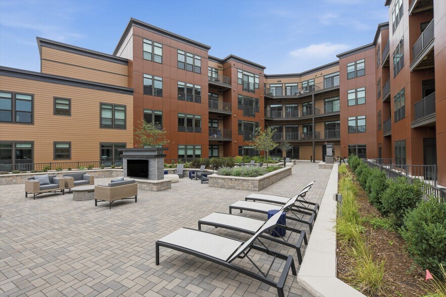 More Photos Of 1850 Glenview Rd, Glenview Apartments For Lease