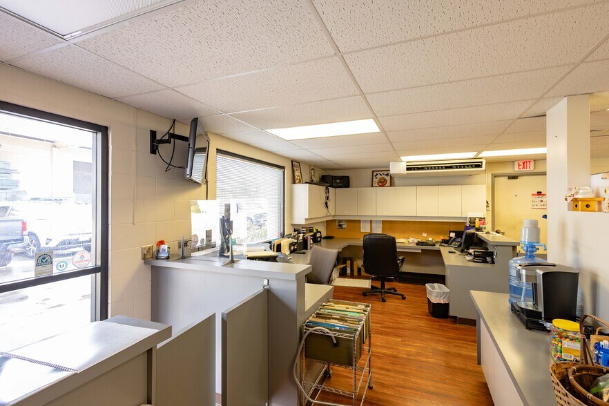 More Photos Of 99-1392 Koaha Pl, Honolulu Warehouse For Sale