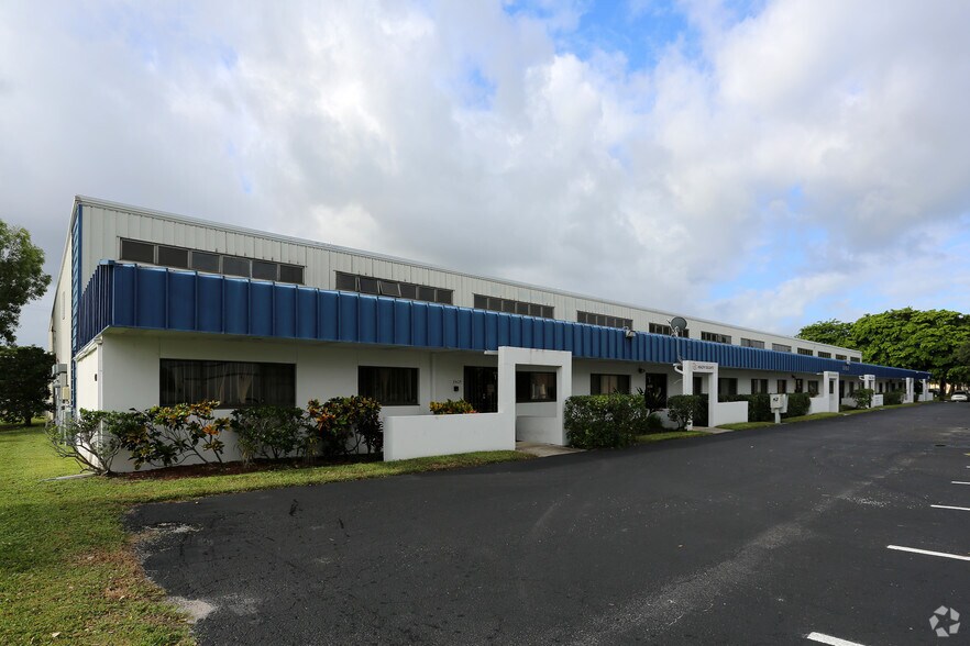 More Photos Of 3750 Investment Ln, Riviera Beach Warehouse For Lease