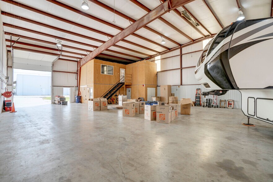 More Photos Of 11578 Airway Blvd, Roanoke Warehouse For Sale