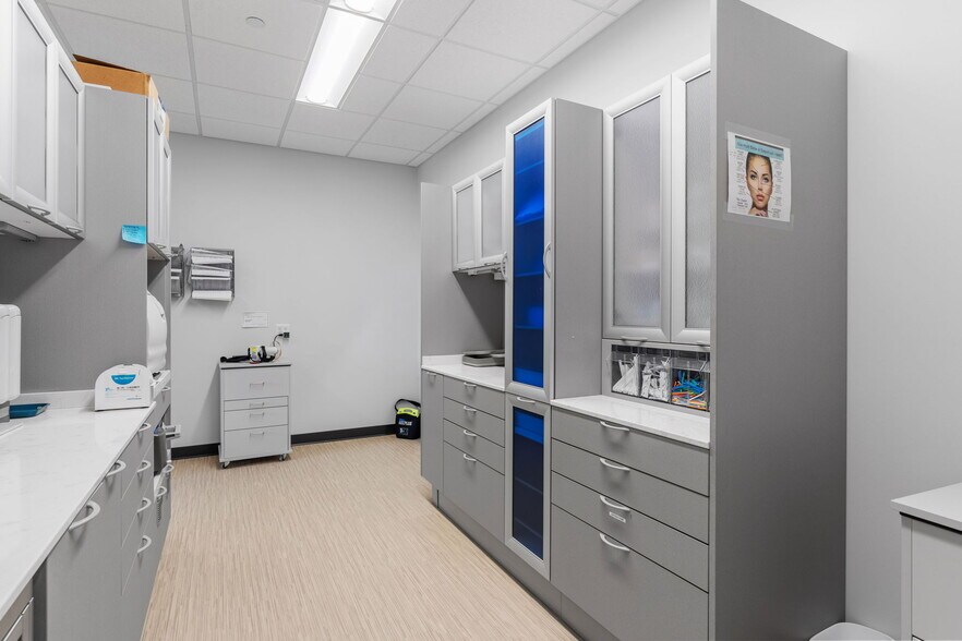 More Photos Of 18389 Orchard Trl, Lakeville Medical For Lease