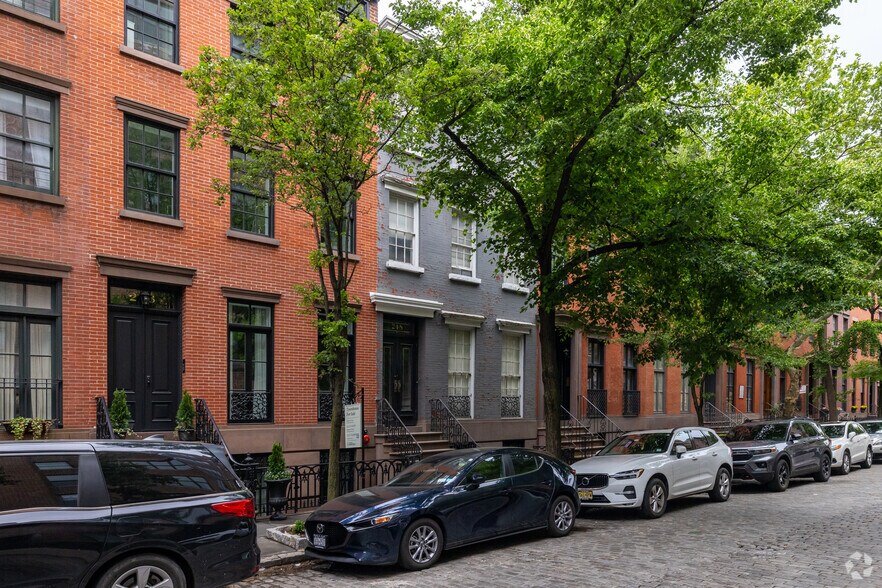 More Photos Of 248 W 12th St, New York Apartments For Sale