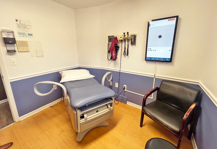 More Photos Of 422 N Center St, Northville Office For Sale